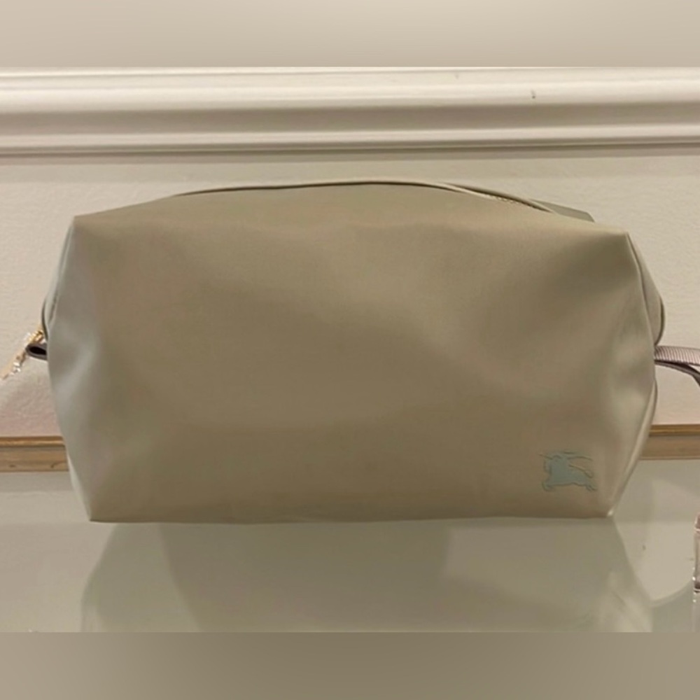 Burberry cosmetic Bag